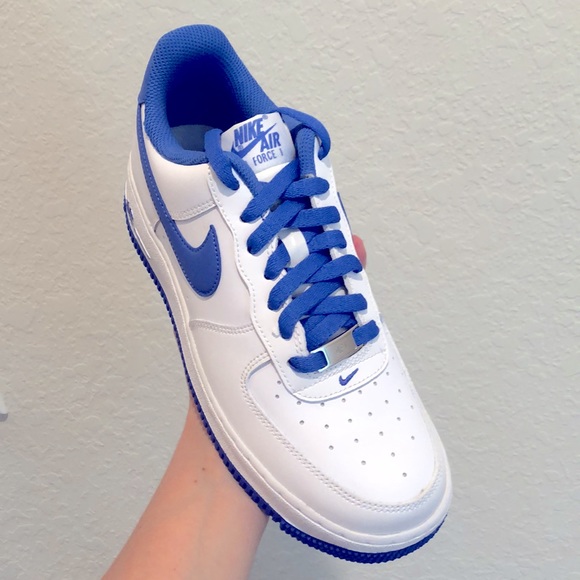 💙🤍NIKE AIR FORCE 1 ‘07 SNEAKERS🤍💙 - Picture 5 of 10